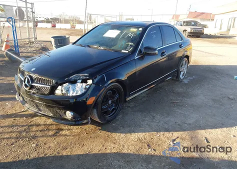2010 Mercedes-Benz C 300 Luxury/Sport из США, поврежденный, VIN WDDGF5EB8AR116148